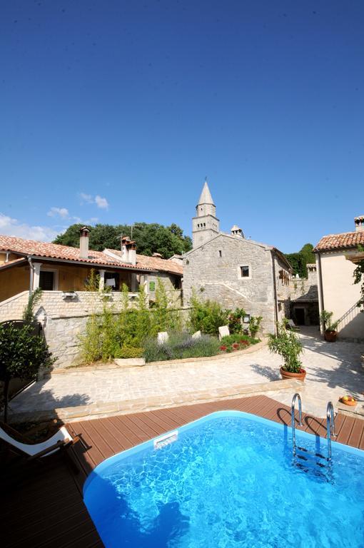 Holiday Homes Poli Svetega Antona Gračišće Exteriör bild