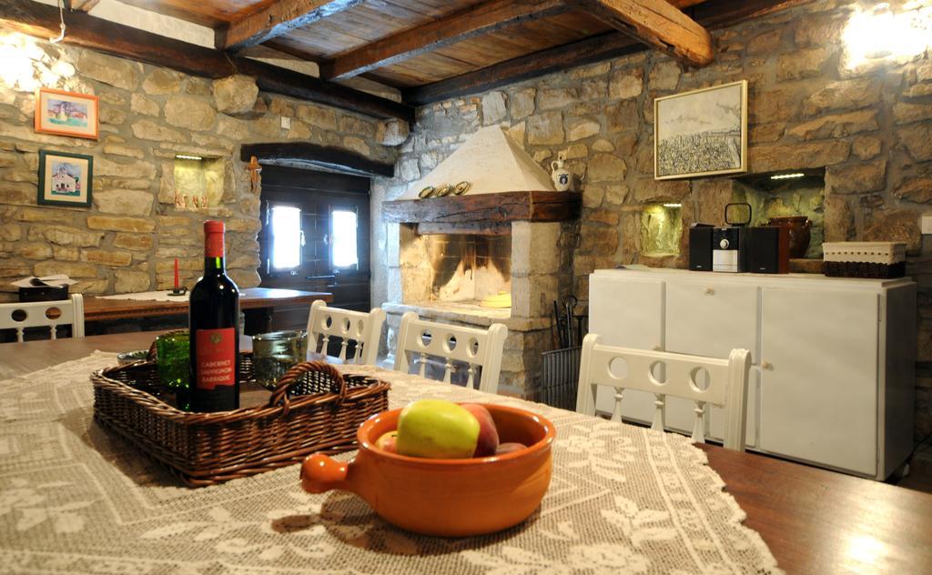 Holiday Homes Poli Svetega Antona Gračišće Rum bild