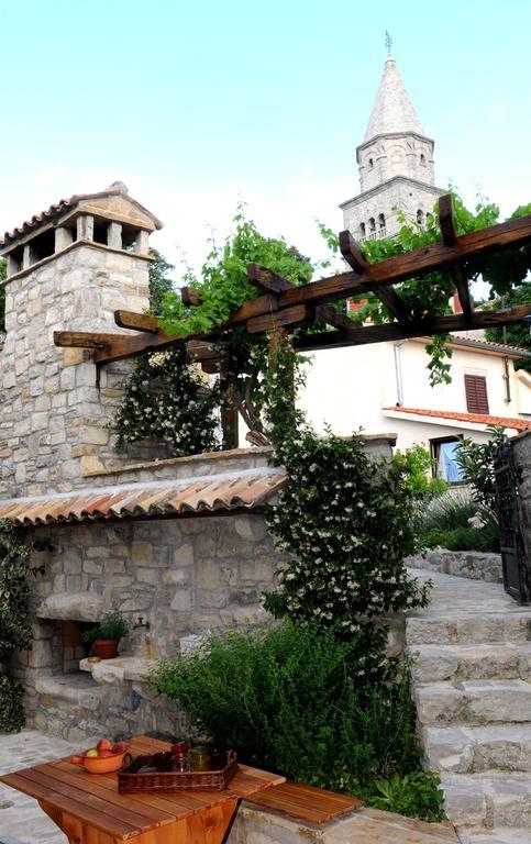 Holiday Homes Poli Svetega Antona Gračišće Exteriör bild