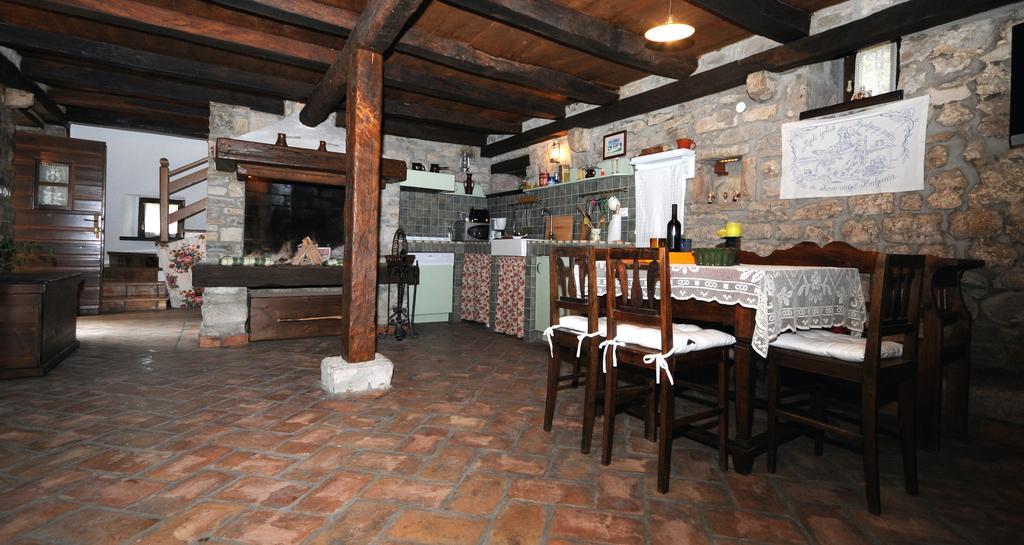 Holiday Homes Poli Svetega Antona Gračišće Exteriör bild