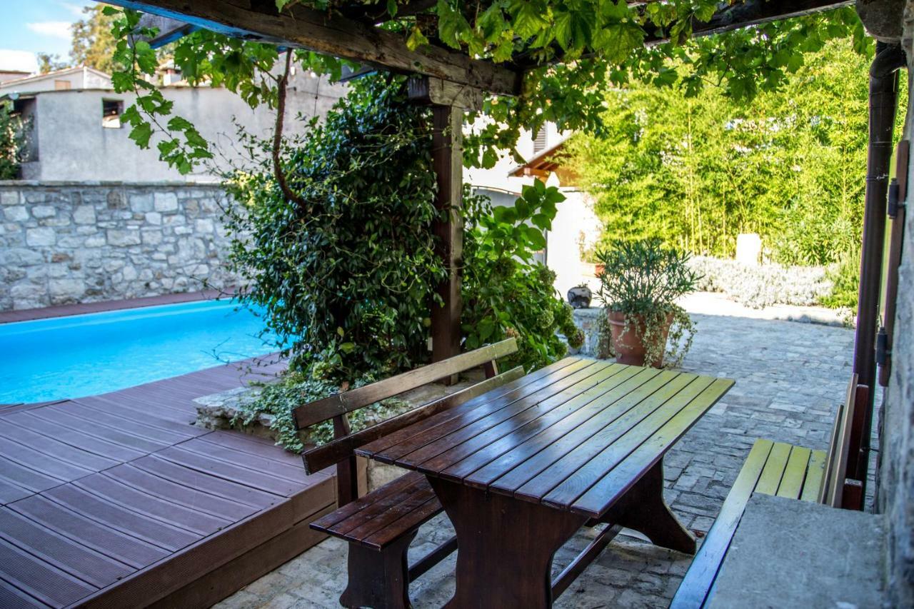 Holiday Homes Poli Svetega Antona Gračišće Exteriör bild