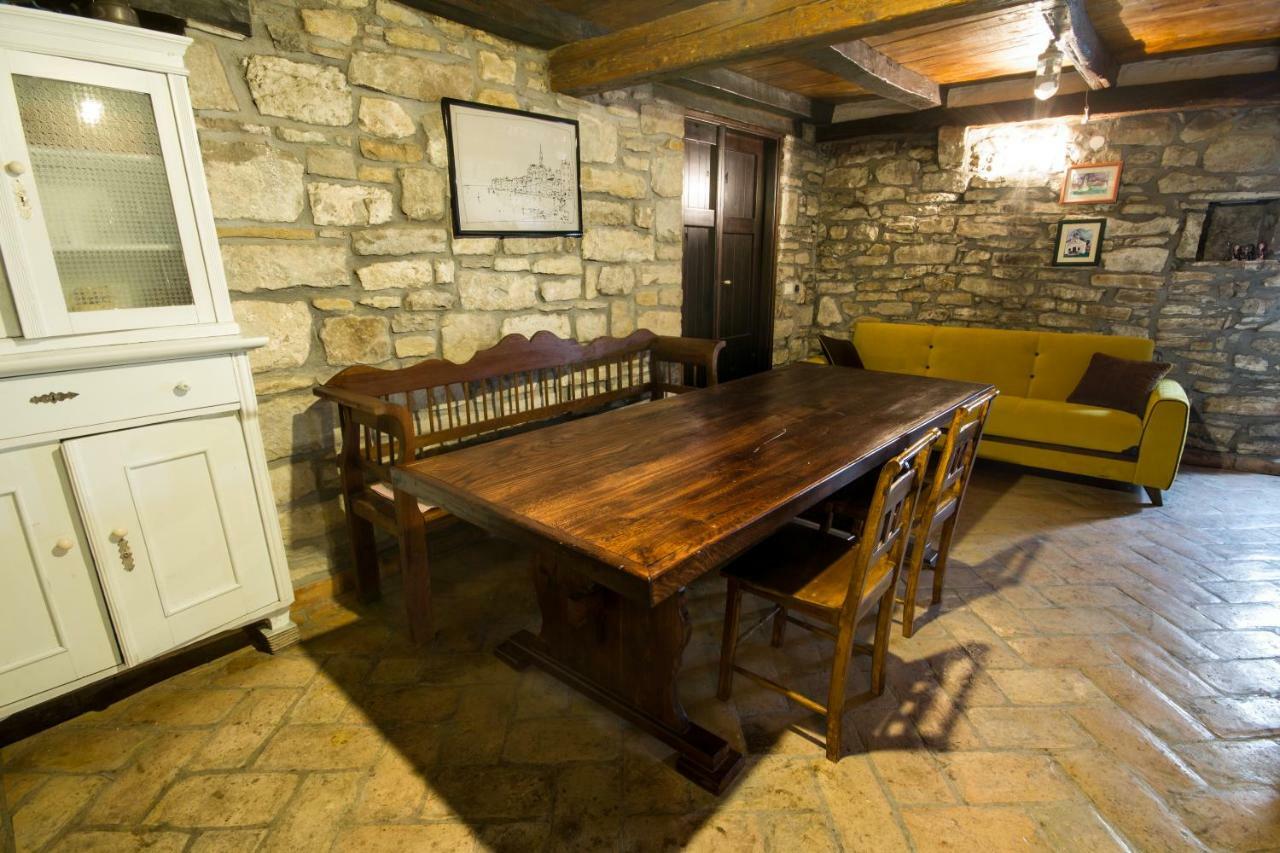 Holiday Homes Poli Svetega Antona Gračišće Exteriör bild