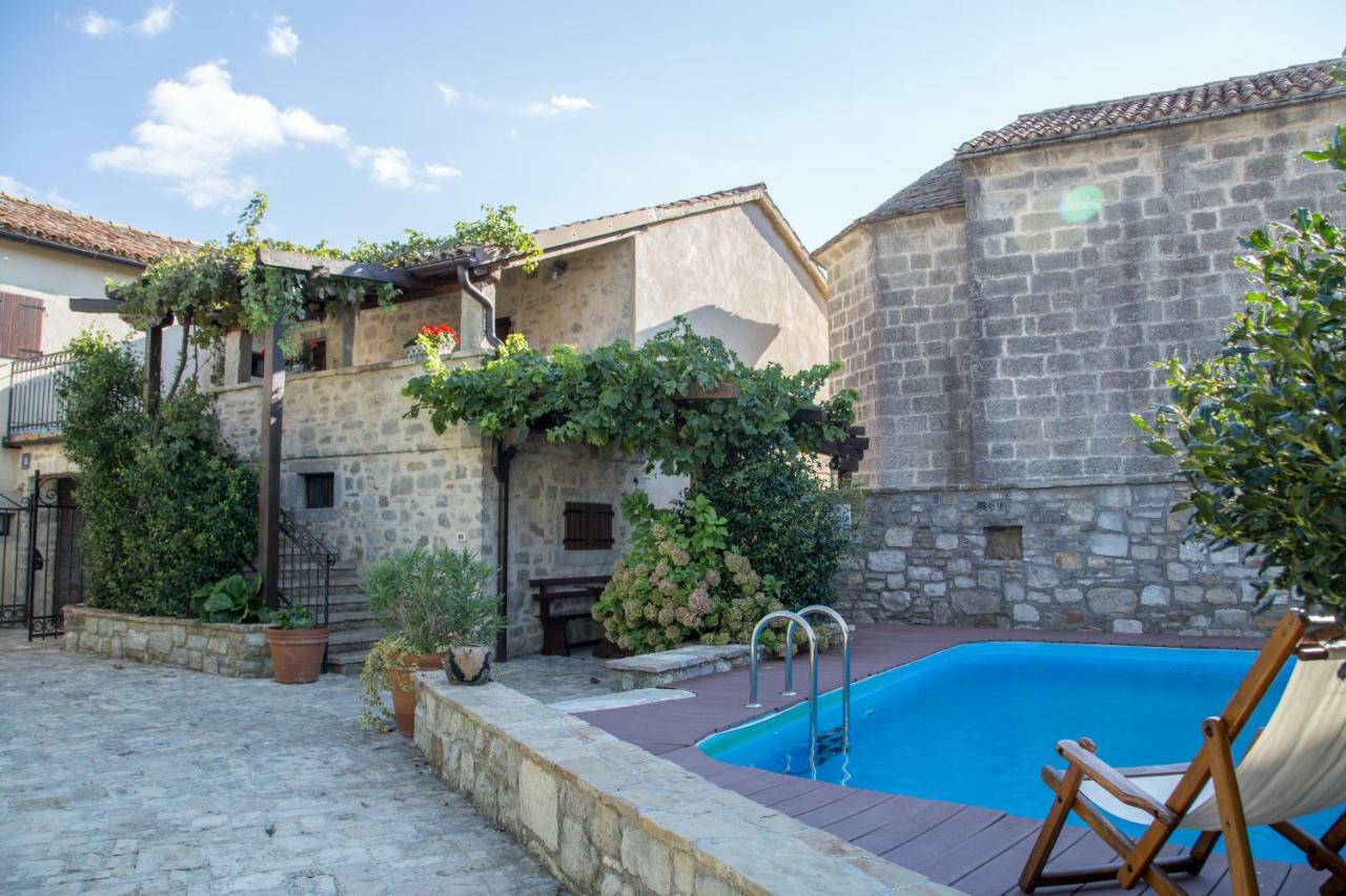 Holiday Homes Poli Svetega Antona Gračišće Exteriör bild
