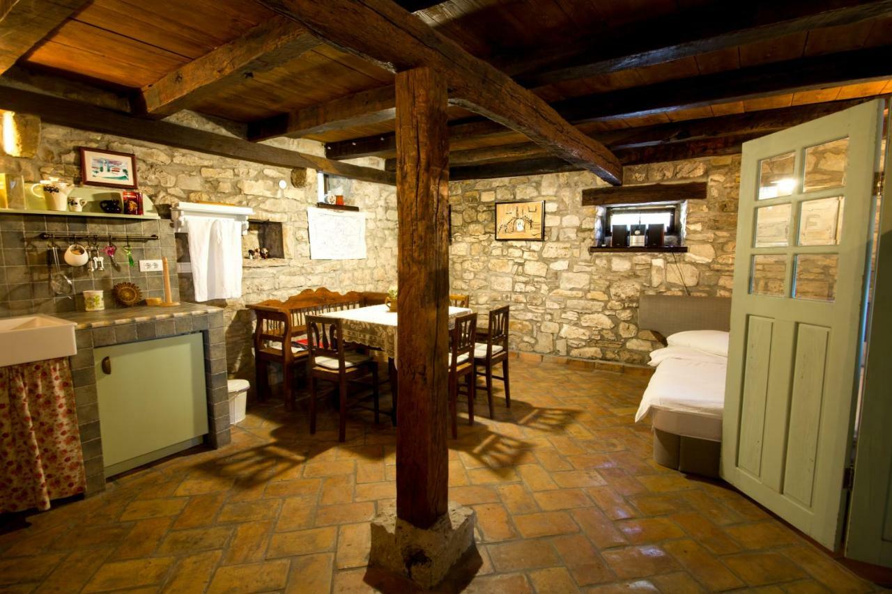 Holiday Homes Poli Svetega Antona Gračišće Exteriör bild